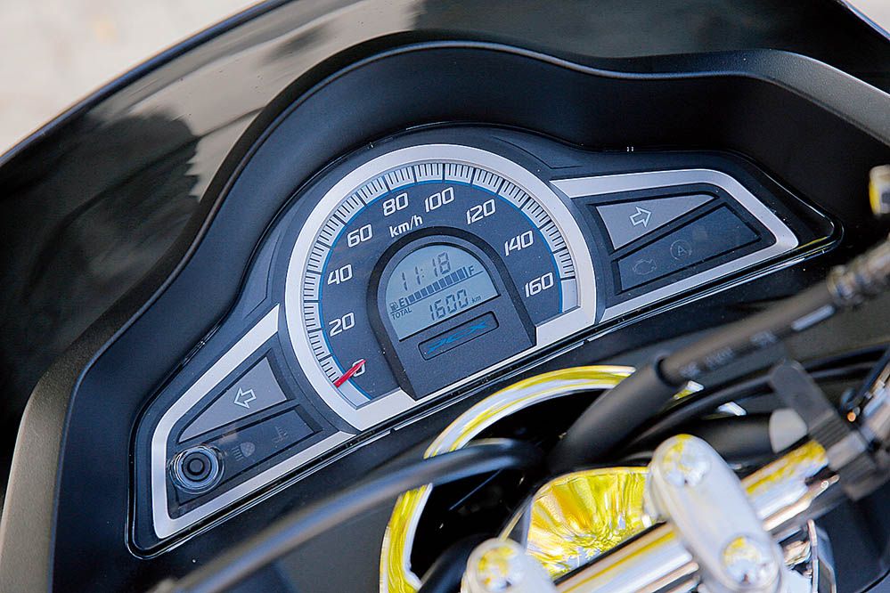 Comparativa: Honda PCX vs Honda Scoopy 125 ABS. Galería