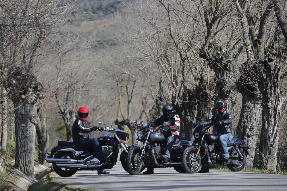 Comparativa Harley-Davidson Street XG750, la Suzuki Intruder M800 y la Triumph Speedmaster. Galería