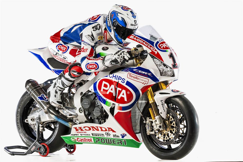 Sylvain Guintoli luce el número 1 de campeón del mundo