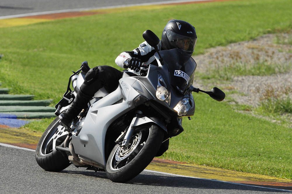 Objetivo 100.000: Honda VFR800 V-Tech. Galería