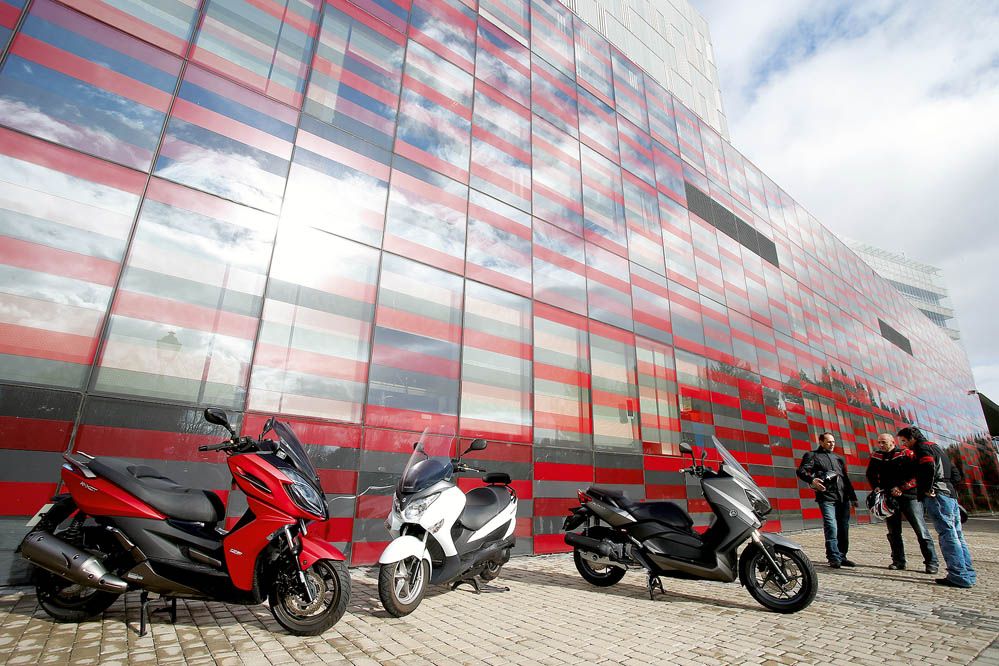 Comparativa maxiscooter 125: Suzuki, KYMCO, Yamaha. Galería