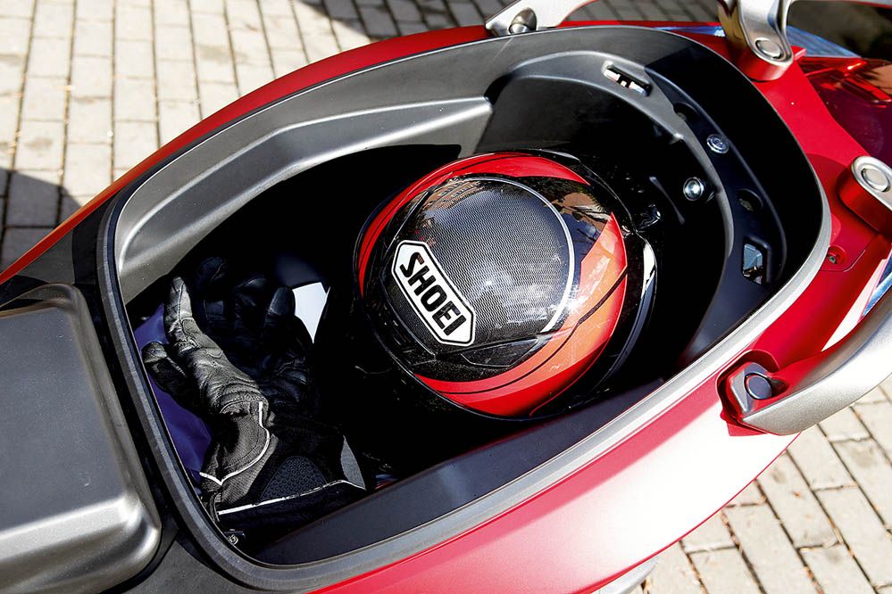 Comparativa maxiscooter 125: Suzuki, KYMCO, Yamaha. Galería