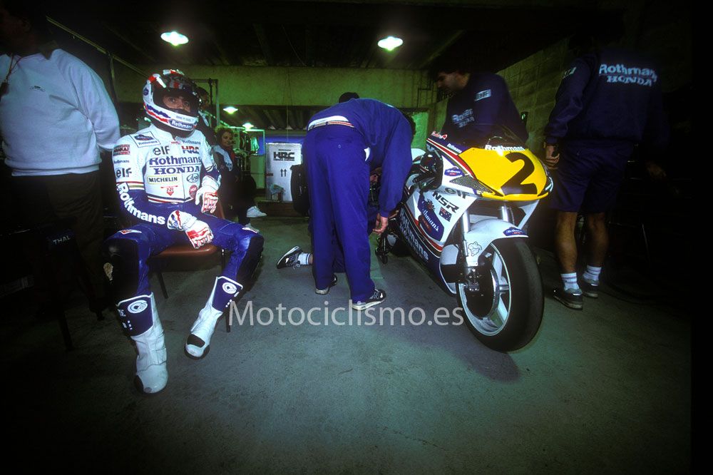 Fotos de Mick Doohan y su Honda 500 1992