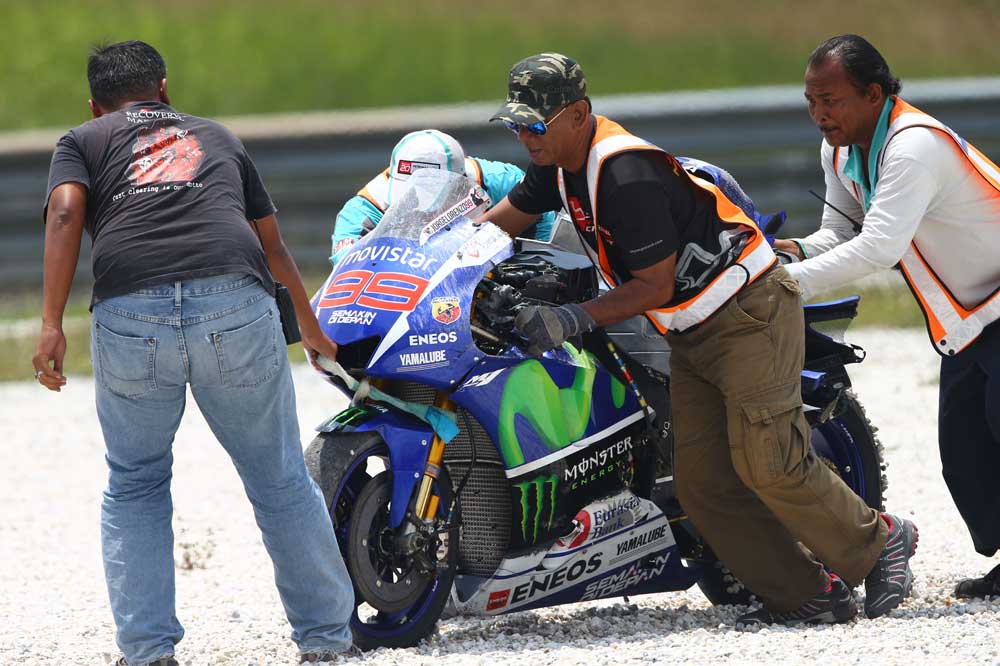 La Yamaha de Lorenzo tras la caída en Sepang