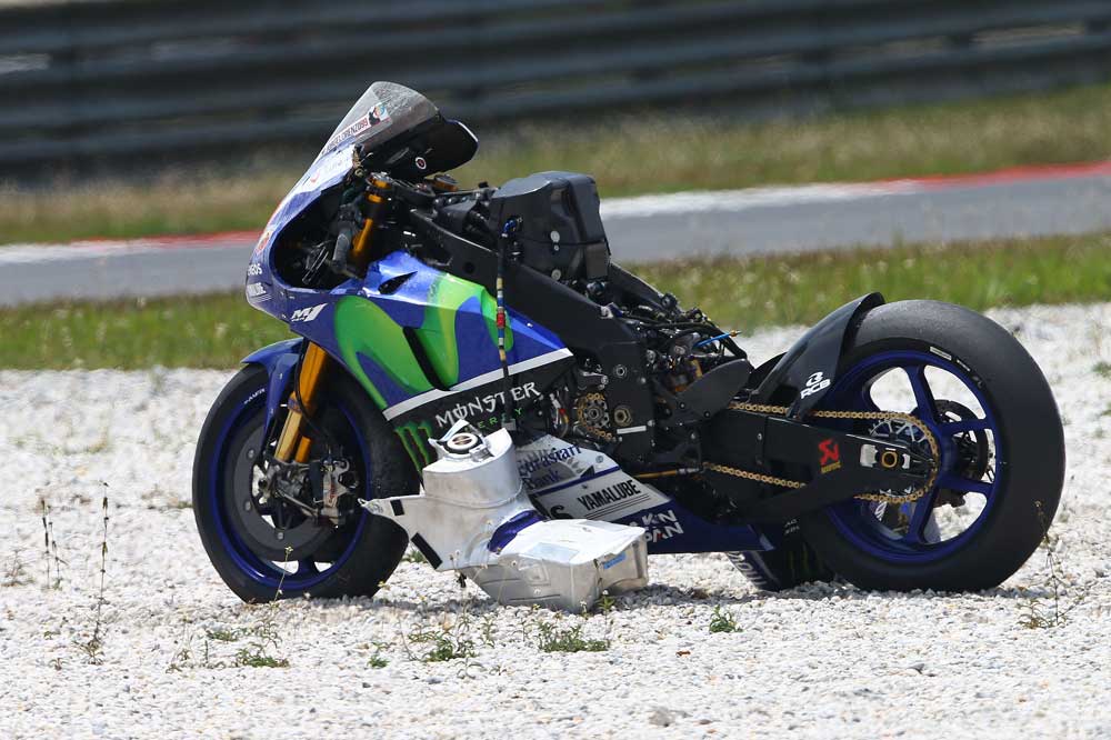 La Yamaha de Lorenzo tras la caída en Sepang