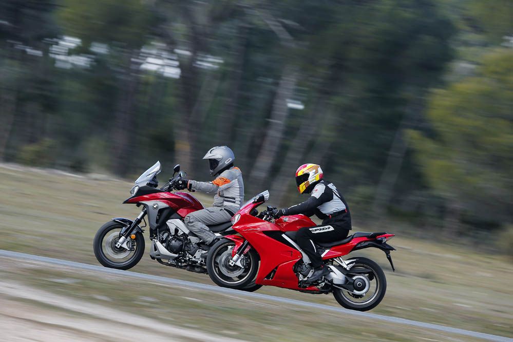 Comparativa Honda VFR800F y Honda CFR800X Crossrunner. Galería