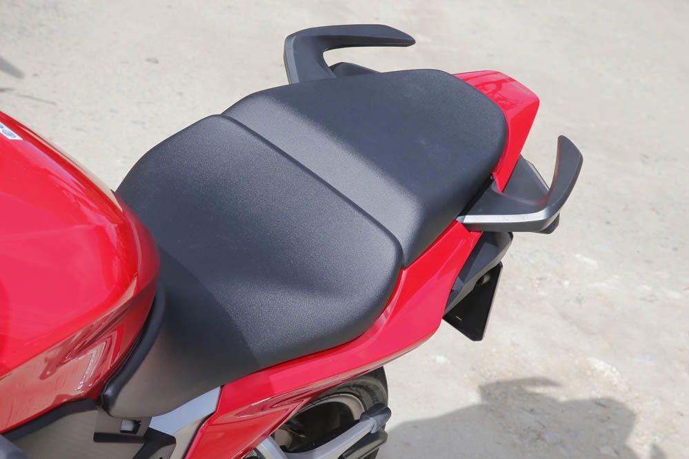 Comparativa Honda VFR800F y Honda CFR800X Crossrunner. Galería