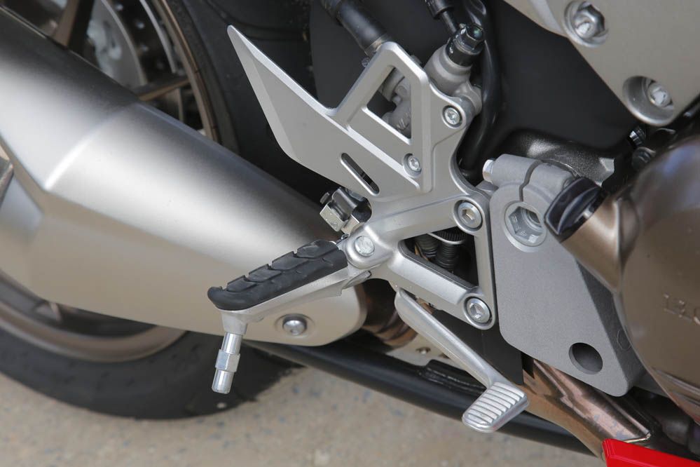 Comparativa Honda VFR800F y Honda CFR800X Crossrunner. Galería