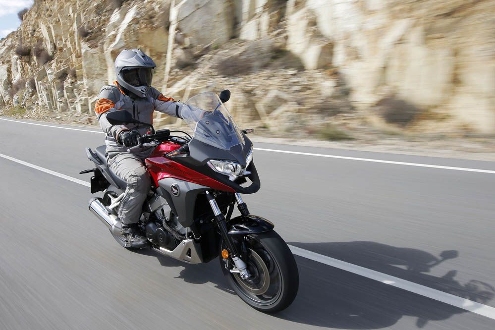 Comparativa Honda VFR800F y Honda CFR800X Crossrunner. Galería