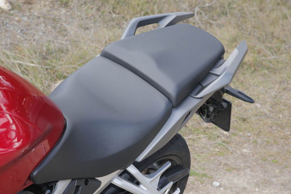 Comparativa Honda VFR800F y Honda CFR800X Crossrunner. Galería