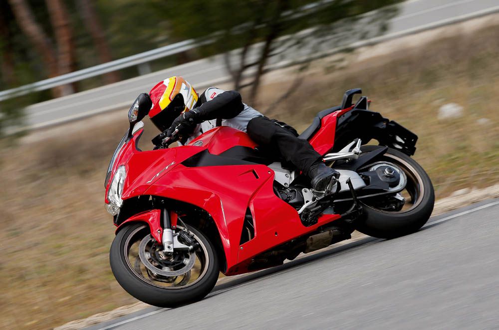 Comparativa Honda VFR800F y Honda CFR800X Crossrunner. Galería