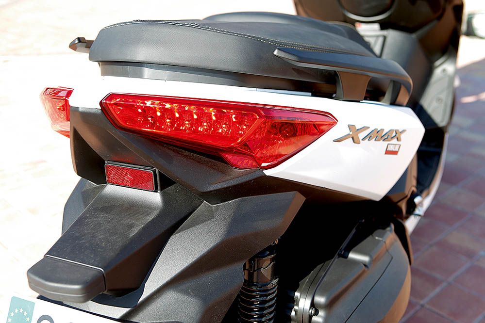 Comparativa Maxiscooter 400: Suzuki, Yamaha, KYMCO y Peugeot