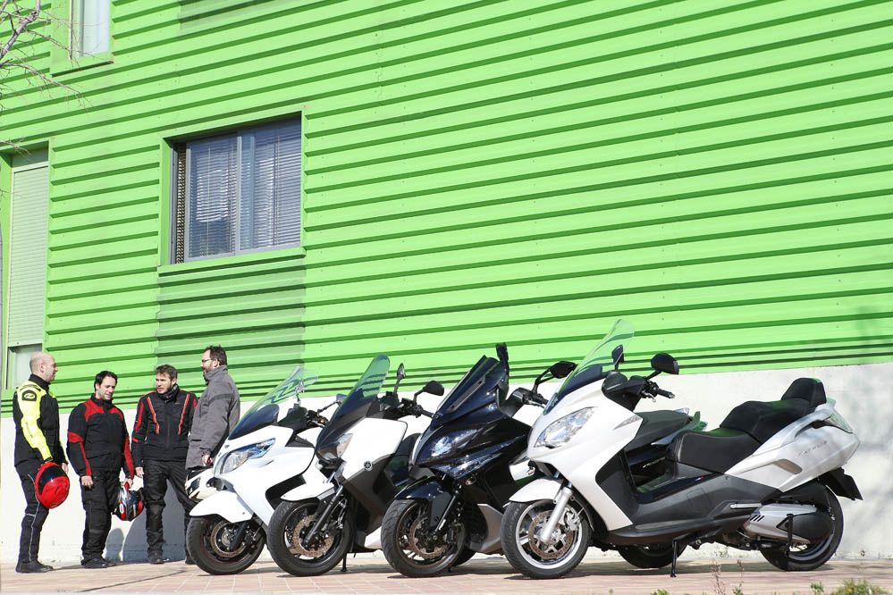 Comparativa Maxiscooter 400: Suzuki, Yamaha, KYMCO y Peugeot