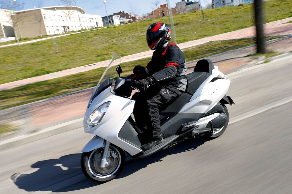 Comparativa Maxiscooter 400: Suzuki, Yamaha, KYMCO y Peugeot