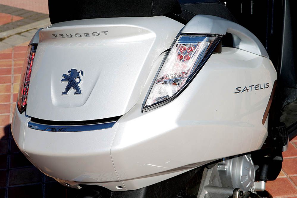 Comparativa Maxiscooter 400: Suzuki, Yamaha, KYMCO y Peugeot