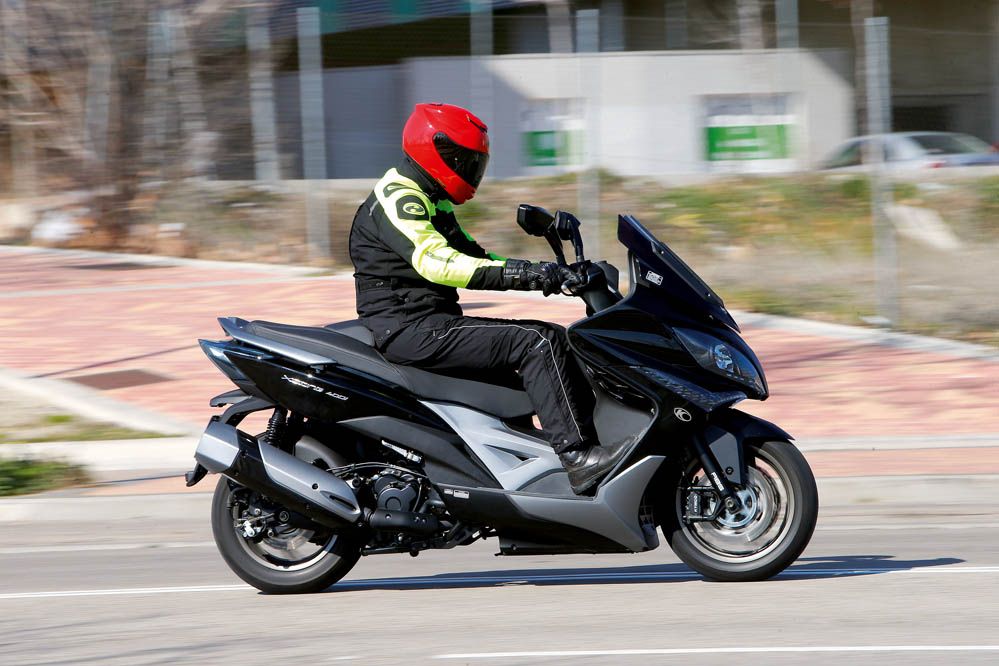 Comparativa Maxiscooter 400: Suzuki, Yamaha, KYMCO y Peugeot