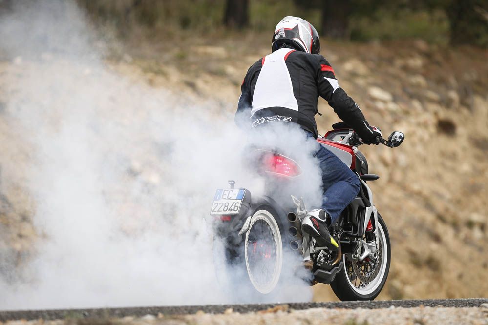 Prueba de la MV Agusta Brutale 800 Dragster RR. Galería