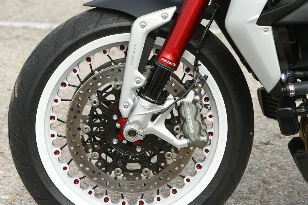 Prueba de la MV Agusta Brutale 800 Dragster RR. Galería
