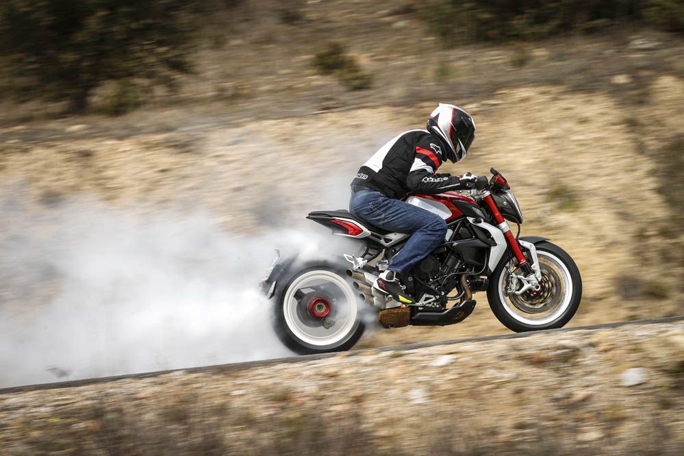 Prueba de la MV Agusta Brutale 800 Dragster RR. Galería