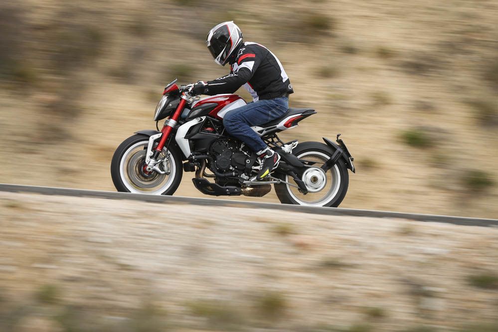 Prueba de la MV Agusta Brutale 800 Dragster RR. Galería