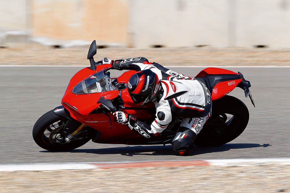 Comparativa Superbike: BMW S 1000 RR, Ducati 1299 Panigale S y Yamaha YZF-1. Galería