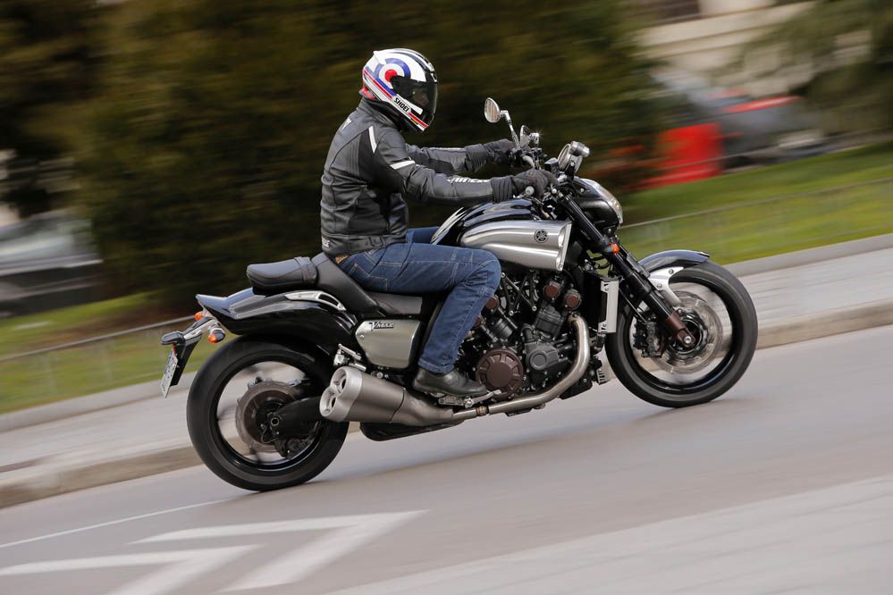 Comparativa Muscle Bikes: Ducati Diavel, Honda Gold Wing F6C y Yamaha V-Max. Galería
