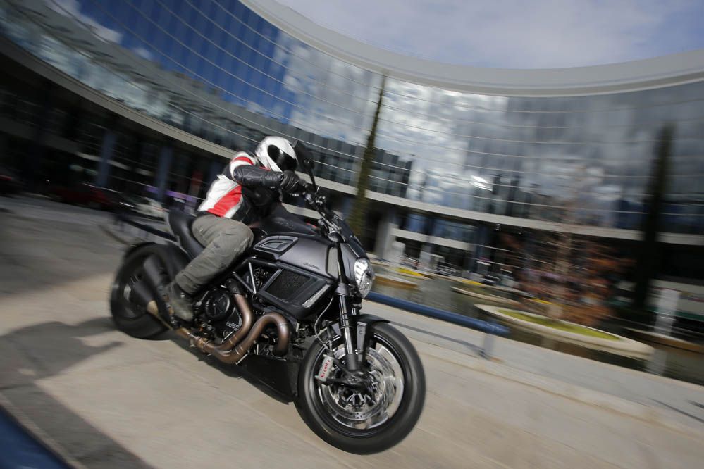 Comparativa Muscle Bikes: Ducati Diavel, Honda Gold Wing F6C y Yamaha V-Max. Galería
