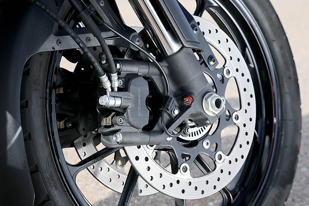 Comparativa Trail: Honda VFR800X Crossrunner, Suzuki V-Strom 1000, Yamaha MT-09 Tracer. Galería