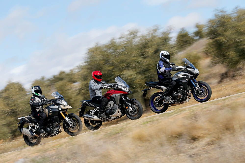 Comparativa Trail: Honda VFR800X Crossrunner, Suzuki V-Strom 1000, Yamaha MT-09 Tracer. Galería