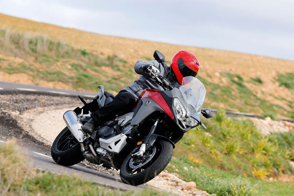 Comparativa Trail: Honda VFR800X Crossrunner, Suzuki V-Strom 1000, Yamaha MT-09 Tracer. Galería