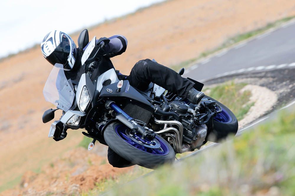 Comparativa Trail: Honda VFR800X Crossrunner, Suzuki V-Strom 1000, Yamaha MT-09 Tracer. Galería