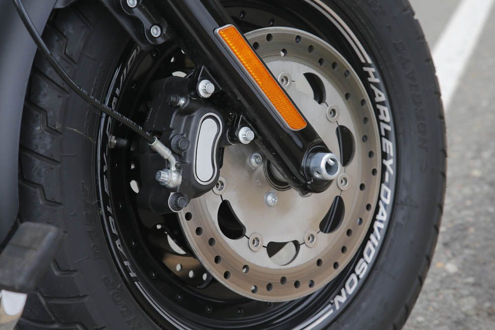 Comparativa Custom: Harley Davidson FXDF Fat Bob y Triumph Thunderbird Commander. Galería