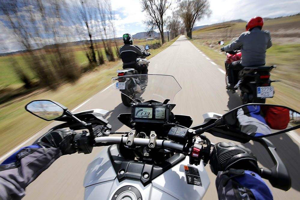 Comparativa Trail: Honda VFR800X Crossrunner, Suzuki V-Strom 1000, Yamaha MT-09 Tracer. Galería