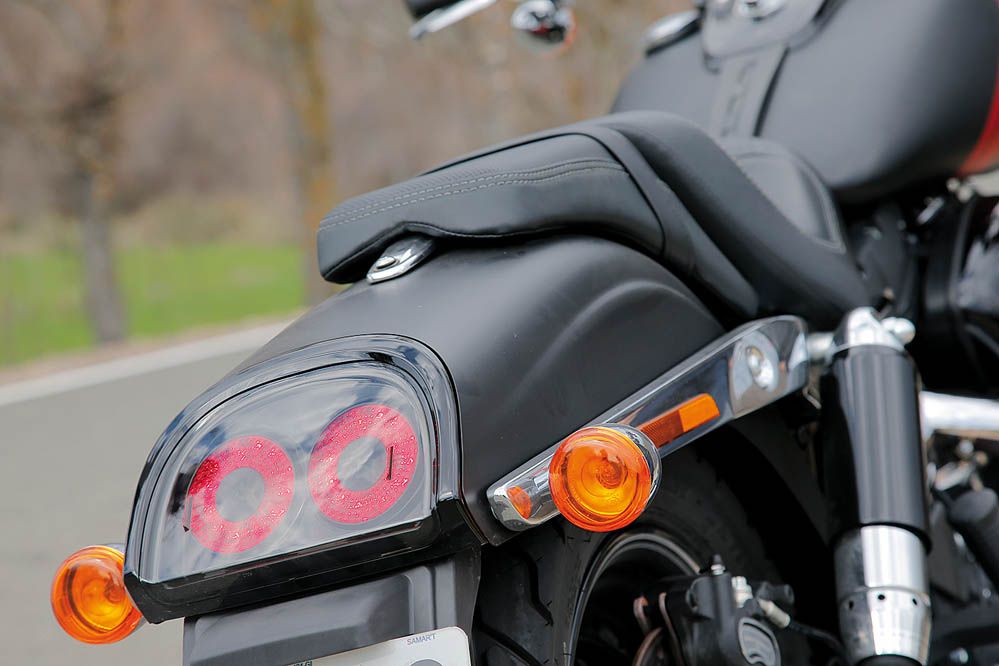 Comparativa Custom: Harley Davidson FXDF Fat Bob y Triumph Thunderbird Commander. Galería
