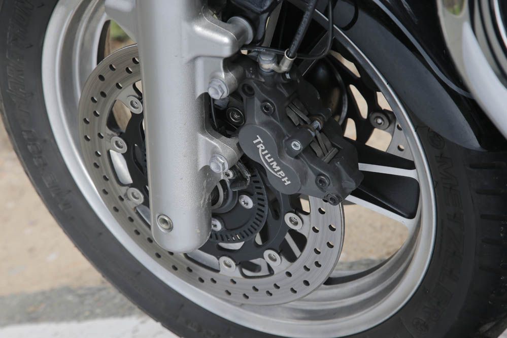 Comparativa Custom: Harley Davidson FXDF Fat Bob y Triumph Thunderbird Commander. Galería