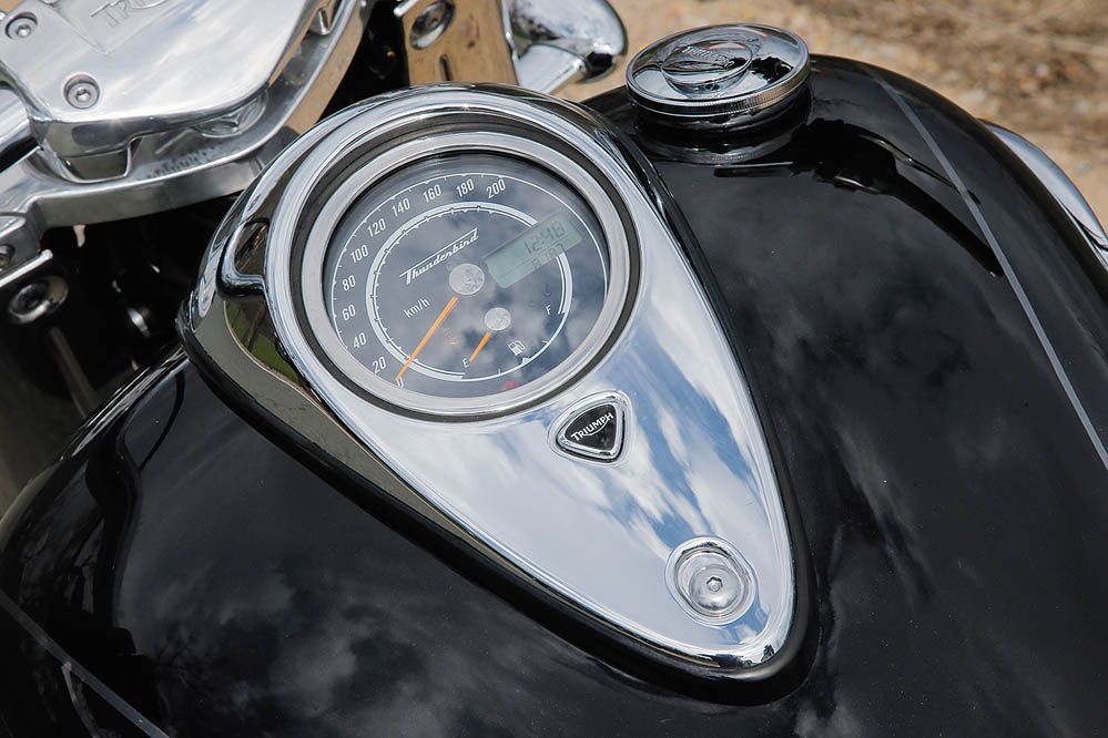 Comparativa Custom: Harley Davidson FXDF Fat Bob y Triumph Thunderbird Commander. Galería