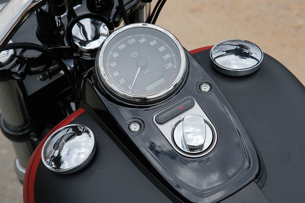 Comparativa Custom: Harley Davidson FXDF Fat Bob y Triumph Thunderbird Commander. Galería