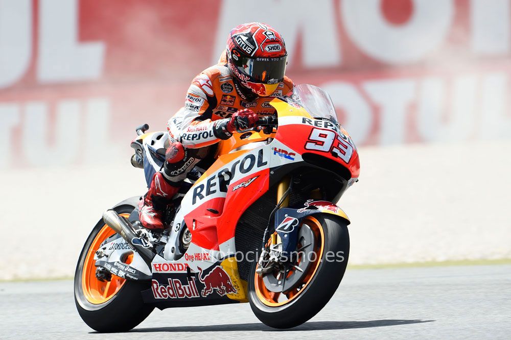 Fotos: Rossi y Márquez, en la última chicane de Assen