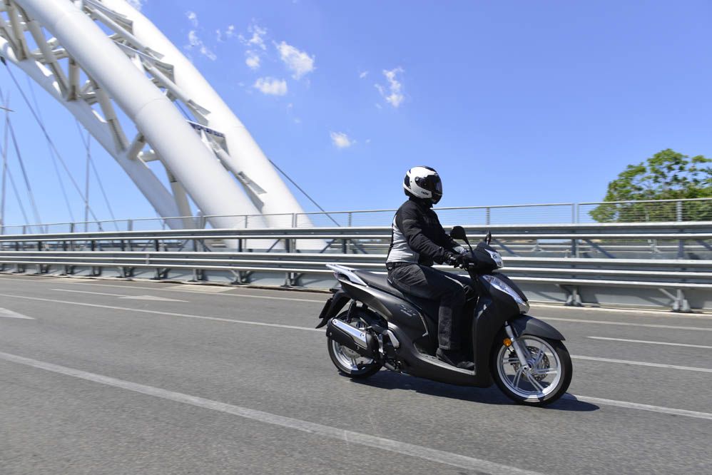 Honda Scoopy 300 2015. Galería