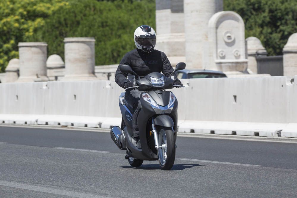 Honda Scoopy 300 2015. Galería