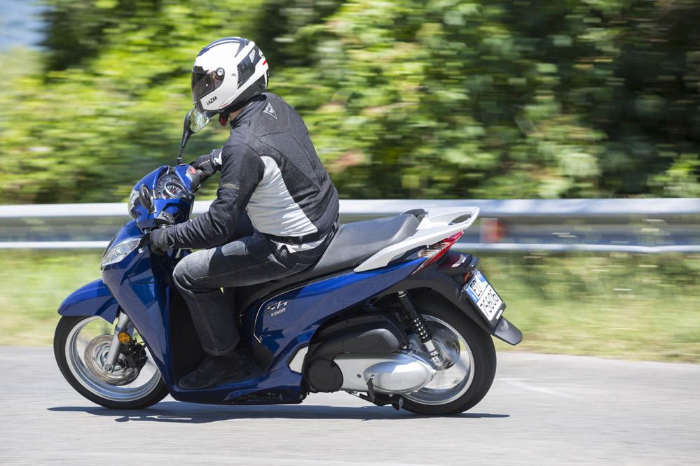 Honda Scoopy 300 2015. Galería