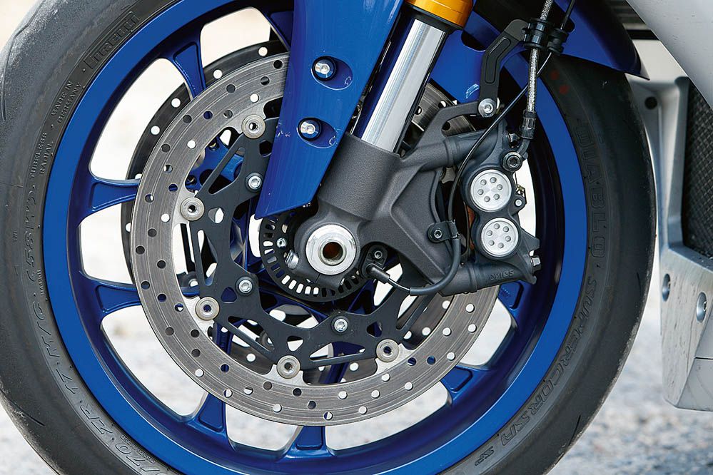 Prueba de la Yamaha YZF-R1 2015