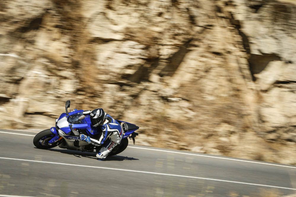 Prueba de la Yamaha YZF-R1 2015