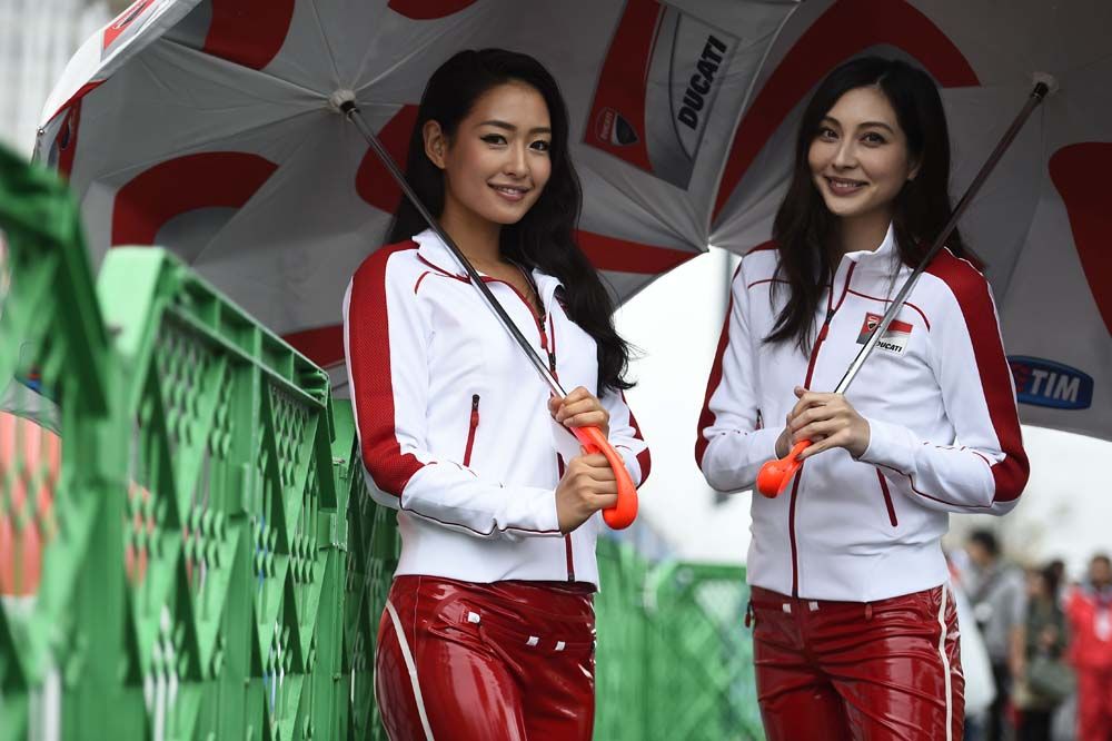 Las chicas del paraguas en Japón