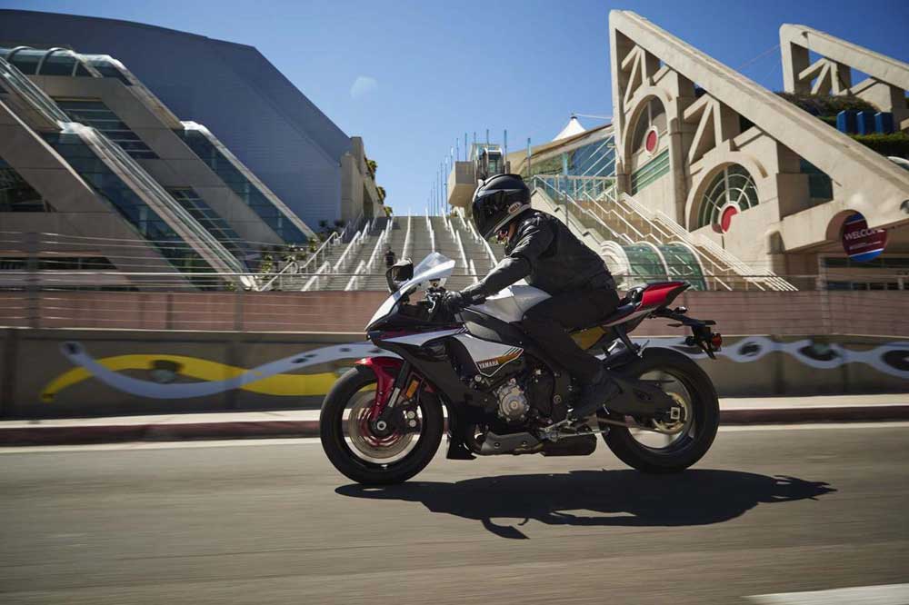 Fotos de la Yamaha YZF-R1S 2016