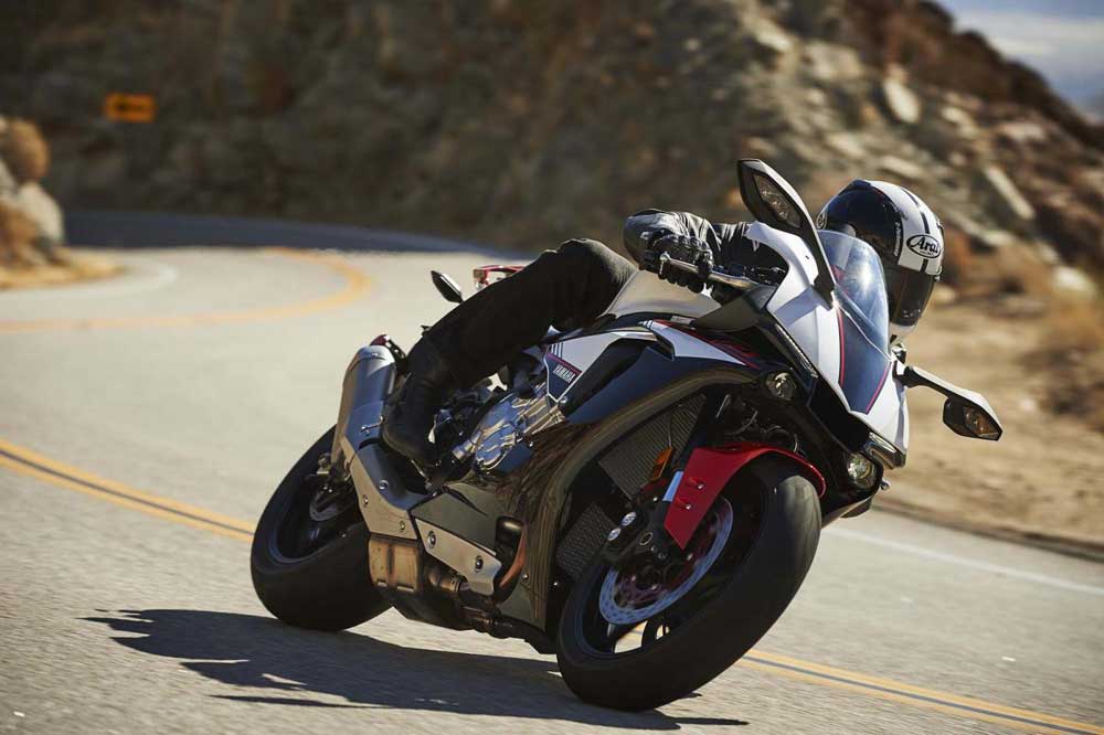 Fotos de la Yamaha YZF-R1S 2016