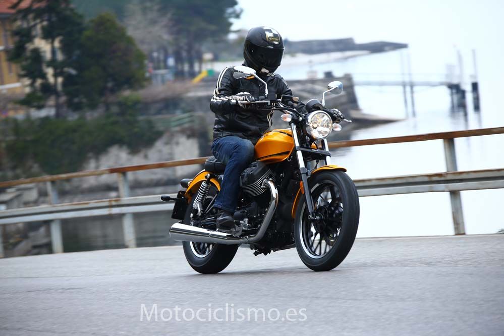 Moto Guzzi V9 Bobber y Roamer: galería de fotos