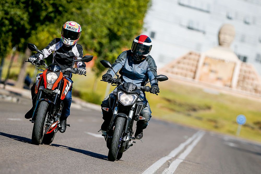 KTM 125 Duke vs Yamaha MT-125