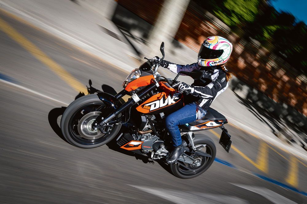 KTM 125 Duke vs Yamaha MT-125