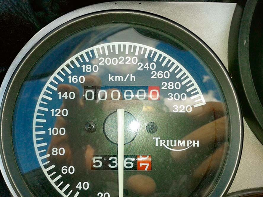 100.000 km con la Triumph Sprint 900
